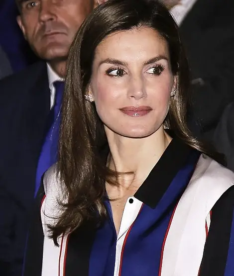 Queen Letizia looked Rusty-Red chic at Discapnet Awards, RegalFille